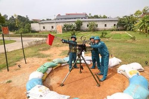 Chiến sĩ dân quân huấn luyện 'canh trời'