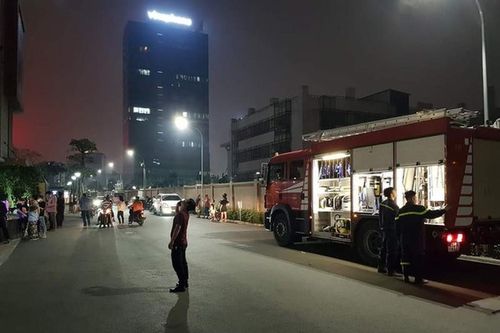 Hà Nội: Thang máy chung cư cao cấp 'chết cứng', nhốt cư dân trong ca bin