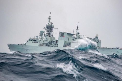 Canada điều tàu chiến đi qua Biển Đông