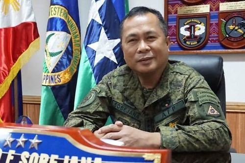 NÓNG! Philippines phát hiện thêm các cấu trúc 'phi pháp' ở Biển Đông gần khu vực hàng trăm tàu Trung Quốc neo đậu trái phép