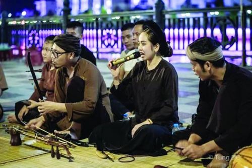 Hát xẩm - Từ góc chợ đến hàn lâm