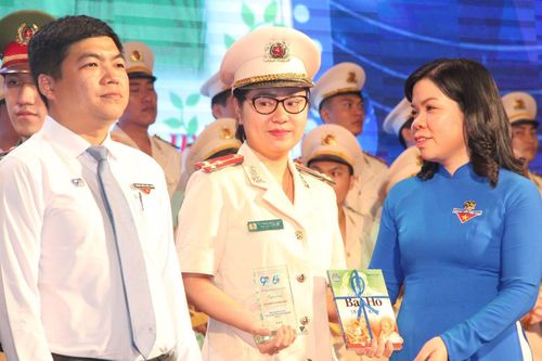 Tuyên dương tuổi trẻ công an 'vì nước quên thân vì dân phục vụ'