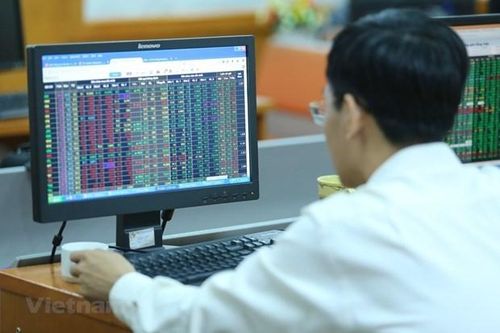 Dòng tiền lớn hỗ trợ VN-Index thiết lập đỉnh lịch sử, vượt 1.200 điểm