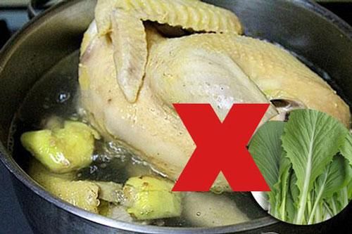 Ăn thịt gà chớ dại kết hợp với những thực phẩm này kẻo ngộ độc