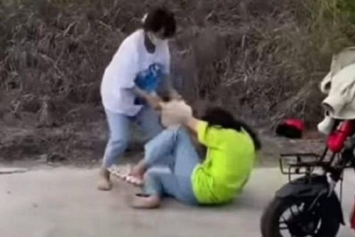 Công an vào cuộc vụ nữ sinh THCS ở Cà Mau bị bạn dùng nón bảo hiểm đánh túi bụi