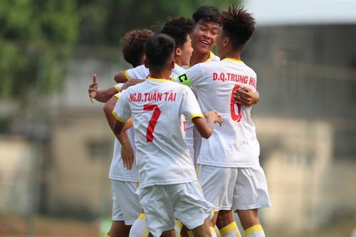 Chơi tấn công đẹp mắt, Học viện NutiFood thắng đậm U19 Khánh Hòa!