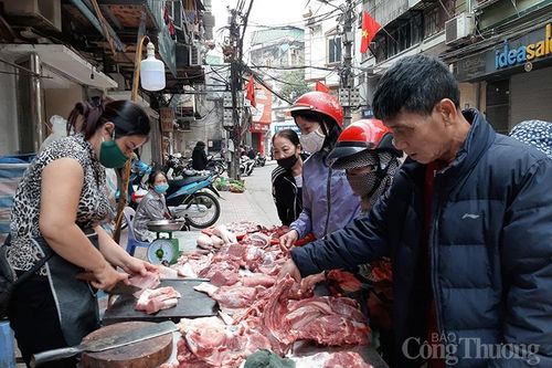 Nhu cầu giảm kéo giá lợn hơi 'hạ nhiệt'