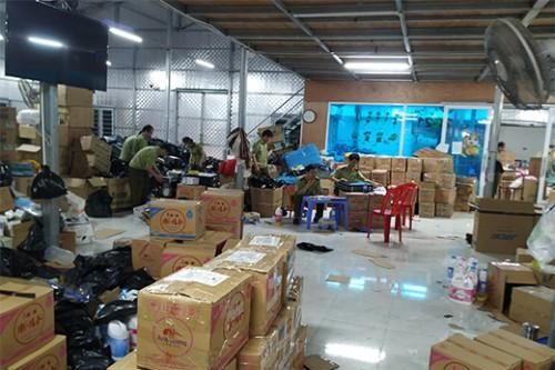 Triệt phá kho hàng giả rộng hàng 1000m2 lớn nhất Ninh Bình