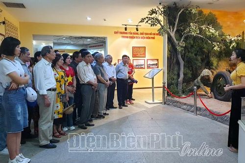 Tạo đà khởi động lại du lịch