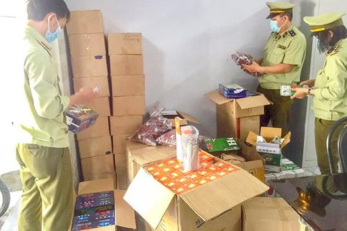 Đội Quản lý thị trường số 2: Thu giữ lượng lớn hàng hóa không rõ nguồn gốc