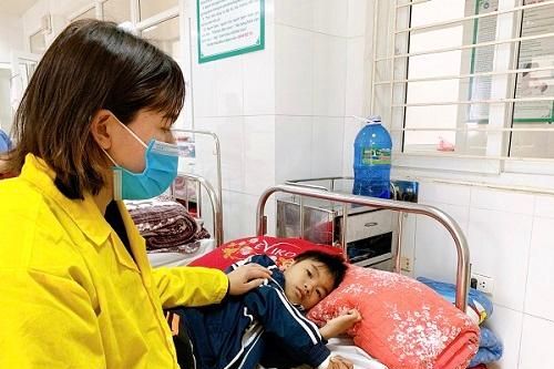 Bé trai 8 tuổi, người tím tái do đuối nước