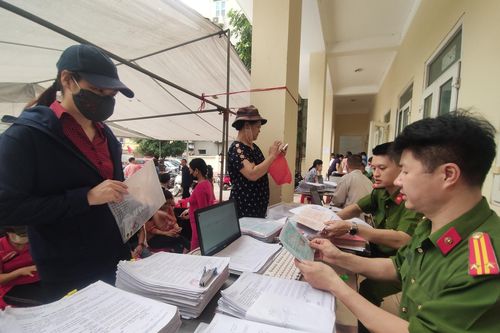 'Chu đáo, tin cậy' ở điểm cấp căn cước công dân phường Mễ Trì