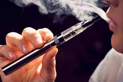 Thêm hệ lụy từ việc hút thuốc lá điện tử