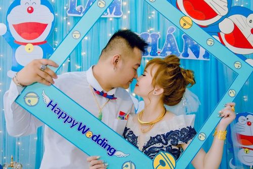 Cô dâu Bạc Liêu trang trí ăn hỏi theo phong cách Doraemon