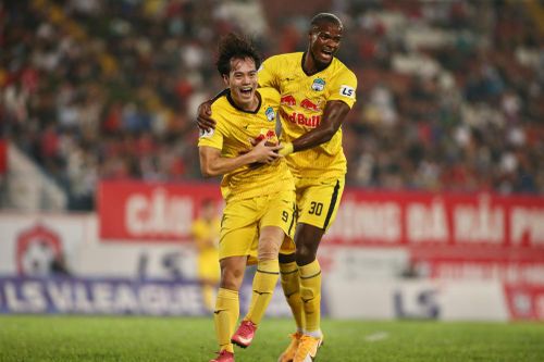 Văn Toàn và Brandao lập công, HAGL bỏ xa Hà Nội FC 6 điểm