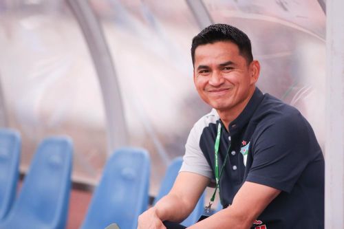 HLV trưởng Kiatisak: 'Đưa Messi Thái Lan về đá ở HAGL là nói vui'