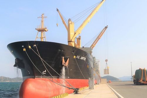 Cảng Quốc tế Cam Ranh đón chuyến tàu đầu tiên của dự án điện gió I-A Le Gia Lai cập cảng