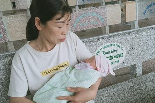 Bé trai sơ sinh bị bỏ rơi tại Bắc Giang