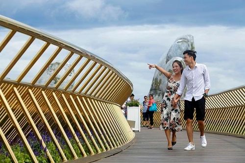 Giá rẻ hiếm có, khách tranh thủ đi chơi trước kỳ nghỉ 30/4-1/5