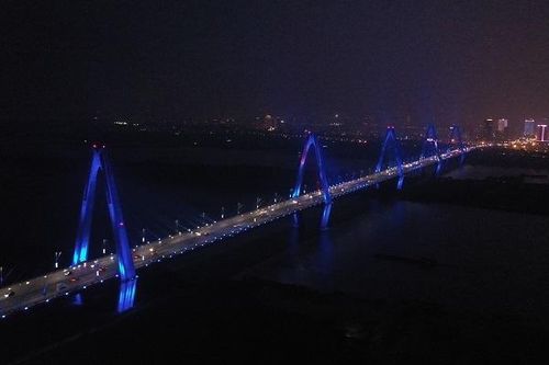 Các công trình lớn đồng loạt thắp đèn xanh vì người tự kỷ