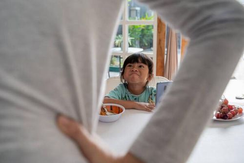 5 cách làm bạn với đứa con bướng bỉnh