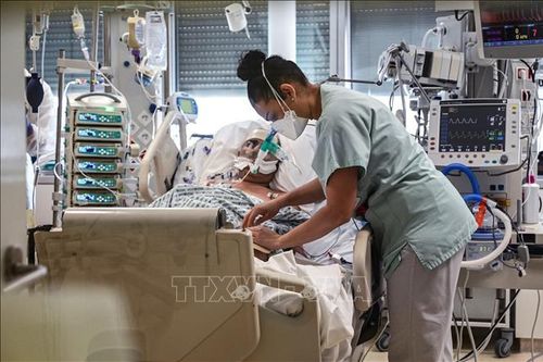Pháp thêm trên 50.600 ca mắc mới COVID-19 trong ngày 1/4