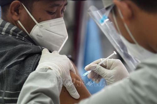 ADB duyệt khoản cho vay 450 triệu USD giúp Indonesia mua và cung cấp vaccine