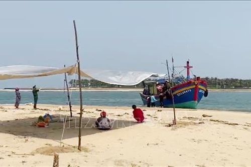 Quảng Bình: Tìm thấy thi thể ngư dân mất tích trên biển
