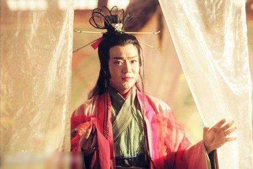 Nam diễn viên đóng Đông Phương Bất Bại công khai bạn gái ở tuổi 61