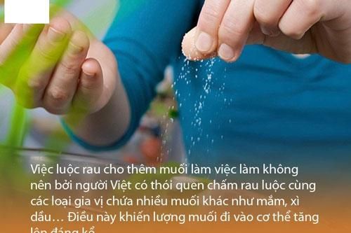 Cho muối vào nồi rau để xanh tưởng ngon hóa hại: Chuyên gia chỉ 5 sai lầm khiến bệnh chồng bệnh