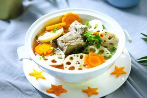 Canh củ sen hầm sườn non ngọt lịm cho ngày Hè thanh mát