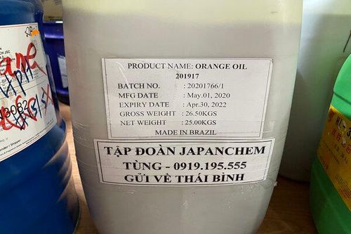 Cục QLTT Hà Nội bắt quả tang cơ sở sản xuất nước giặt, nước rửa chén bát, tinh dầu thơm có dấu hiệu giả mạo nhãn hiệu