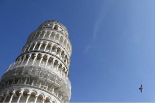 Tháp nghiêng Pisa đang...'ngày càng thẳng'
