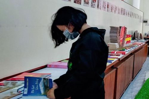 Trưng bày sách kỷ niệm 46 năm giải phóng Đà Lạt