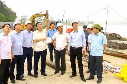 Bí thư tỉnh ủy Bùi Minh Châu kiểm tra tiến độ thi công cầu nối đường Tiên Dung với đường Hai Bà Trưng