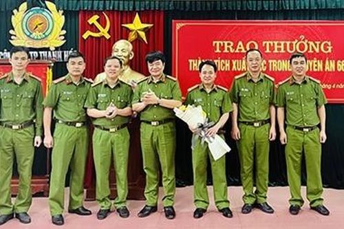 Khen thưởng thành tích truy bắt đối tượng dùng súng bắn người