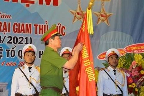 Trại giam Thủ Đức đón nhận Huân chương Bảo vệ Tổ quốc hạng Nhất