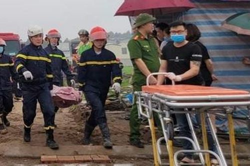 Sập giàn giáo làm 2 công nhân tử vong