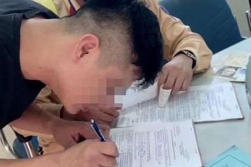 Tài xế chạy xe tải ngược chiều nhiều km trên cao tốc bị phạt 17 triệu đồng