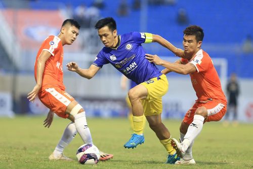 Quang Hải và Văn Quyết bất lực, Hà Nội FC thua trắng SHB Đà Nẵng