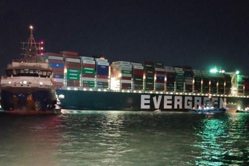 Vụ tàu mắc kẹt tại kênh đào Suez: Ai Cập đòi bồi thường hơn một tỷ USD