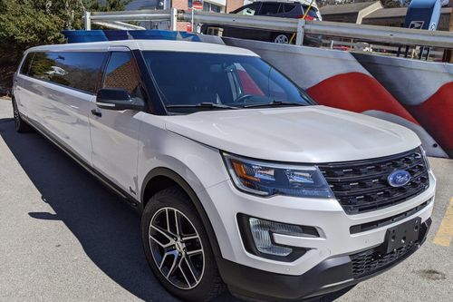Ford Explorer nâng cấp thành xe limousine có giá gần 60.000 USD