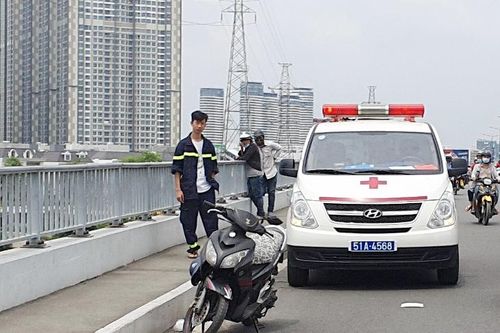 Nam thanh niên nhảy cầu Sài Gòn