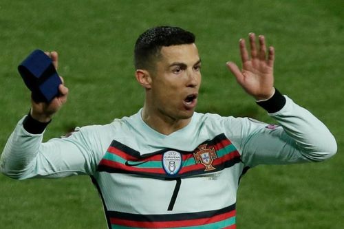 Băng đội trưởng của Ronaldo được bán giá 75.000 USD