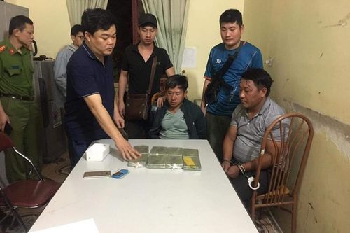 Sơn La: Bắt hai đối tượng chở 8 bánh heroin đi bán kiếm lời