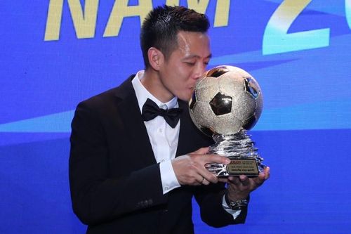 Tiền đạo Nguyễn Văn Quyết: Chiến binh bền bỉ
