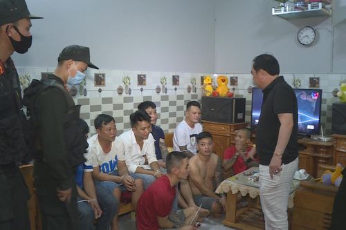 Triệt phá tụ điểm đánh bạc dưới hình thức xóc đĩa ăn tiền