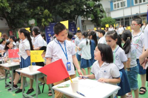Ấn tượng học sinh tiểu học trong vai trò lãnh đạo