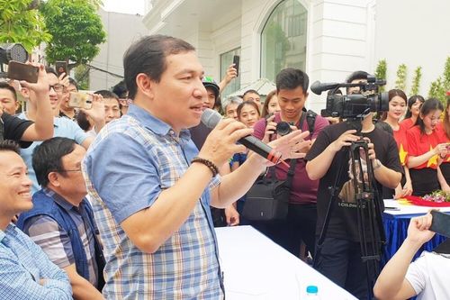 Tiền đạo Văn Toàn được nghệ sĩ Quang Thắng gợi ý làm con rể