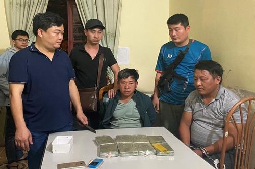 Một chiến sỹ công an bị thương khi vây bắt 2 đối tượng vận chuyển heroin